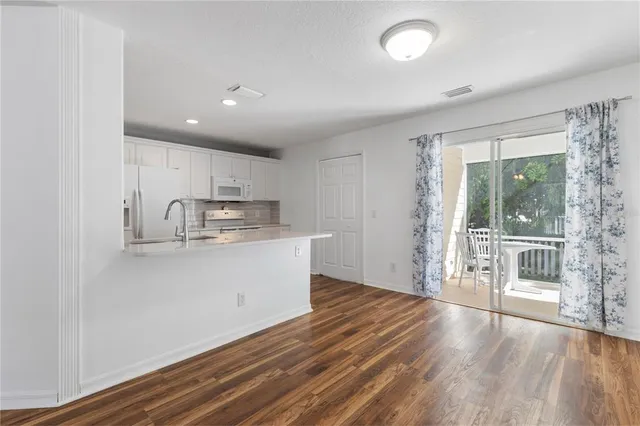 $2,900 | 3763 St Charles Circle, Sarasota, FL 34233