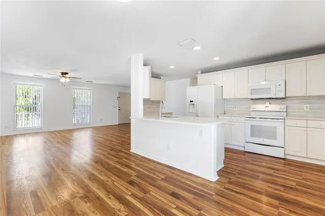 $2,900 | 3763 St Charles Circle, Sarasota, FL 34233