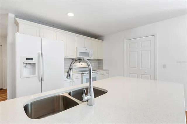 $2,900 | 3763 St Charles Circle, Sarasota, FL 34233