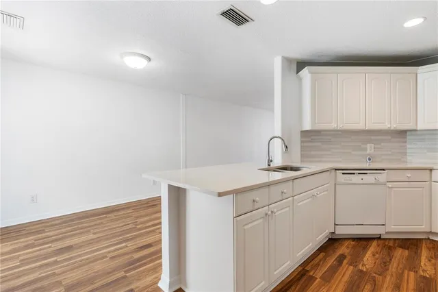 $2,900 | 3763 St Charles Circle, Sarasota, FL 34233