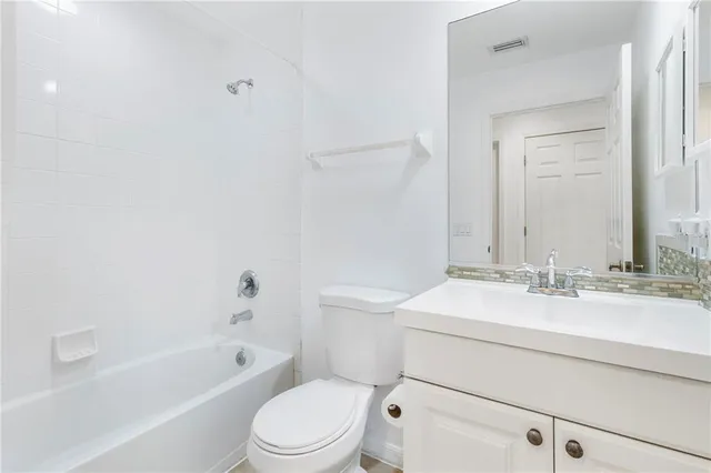 $2,900 | 3763 St Charles Circle, Sarasota, FL 34233