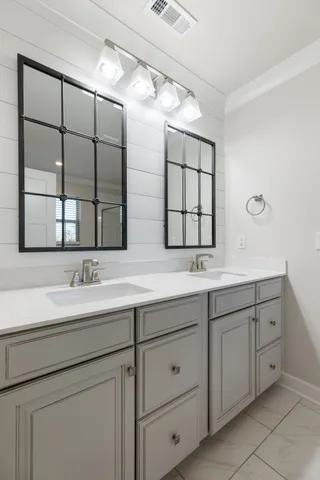 a view of an house with backyard and porch