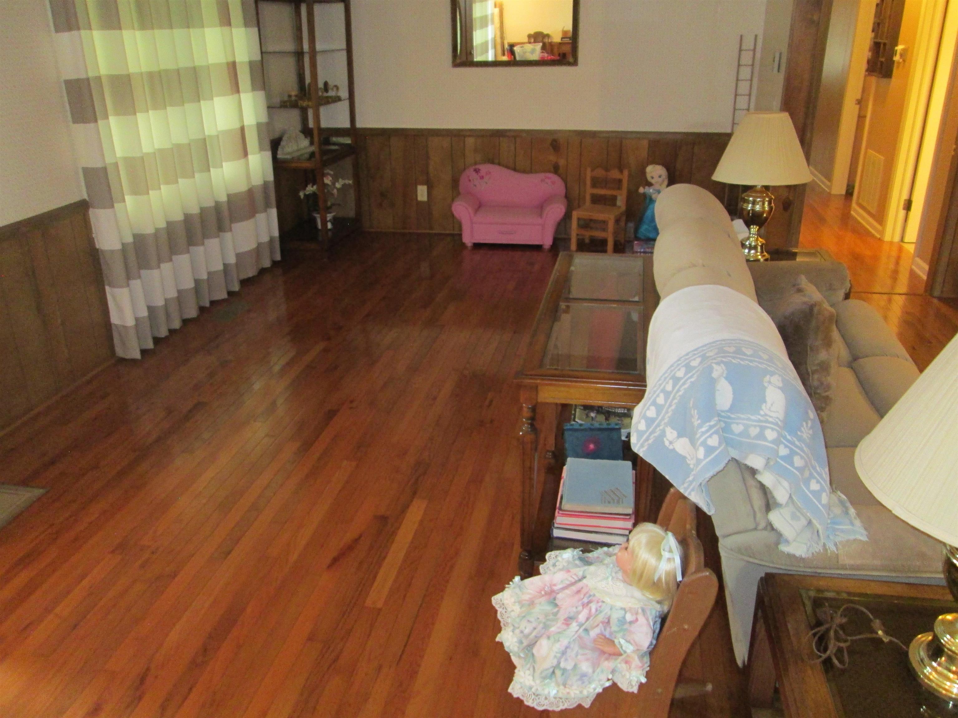 102 West Bridges Street Landrum, SC 29356 - Photo 14 of 38 Living Room