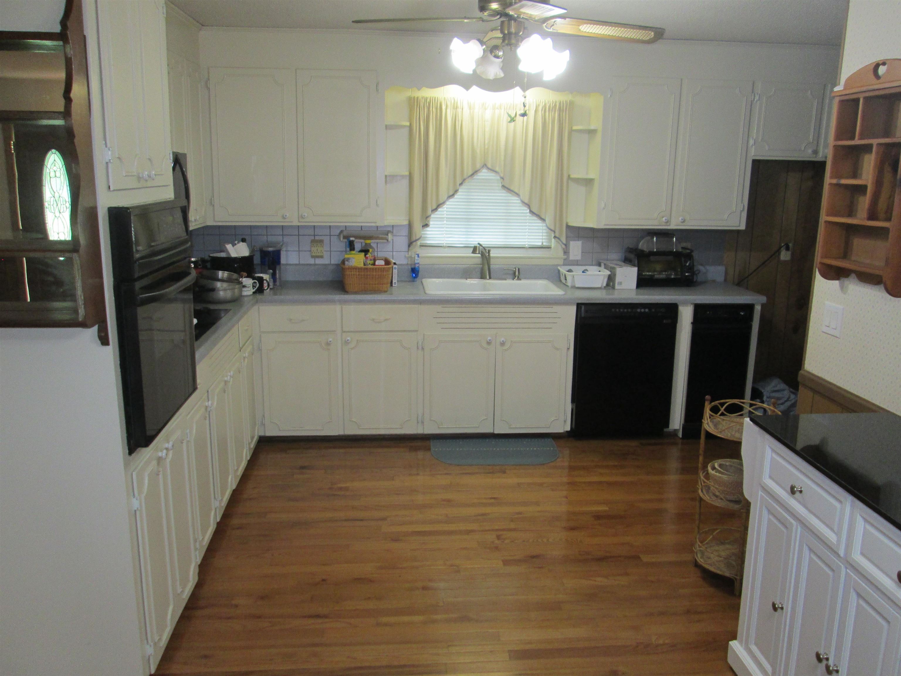 102 West Bridges Street Landrum, SC 29356 - Photo 15 of 38 Kitchen