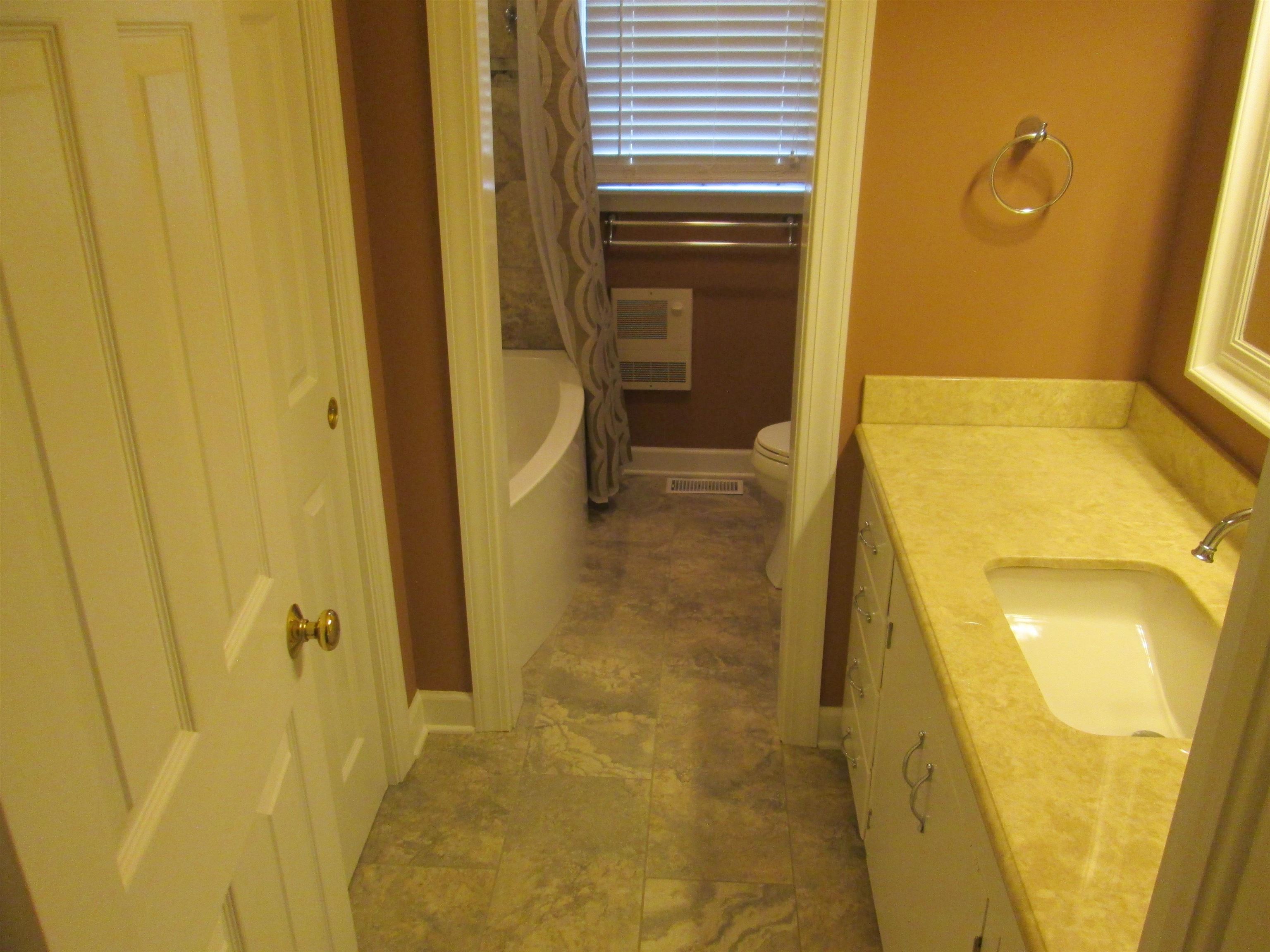 102 West Bridges Street Landrum, SC 29356 - Photo 21 of 38 Bath