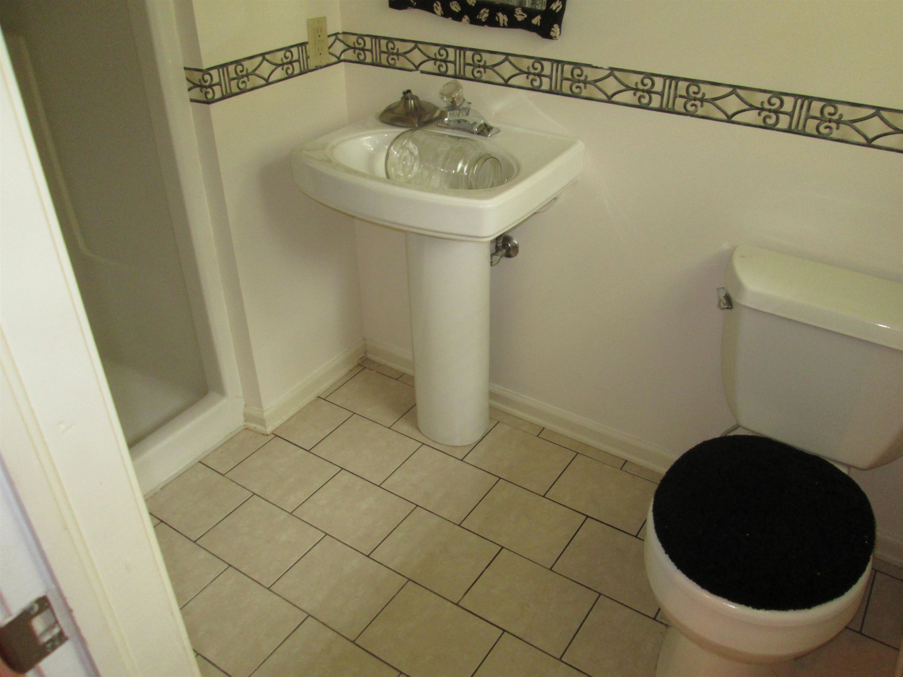 102 West Bridges Street Landrum, SC 29356 - Photo 23 of 38 Bath