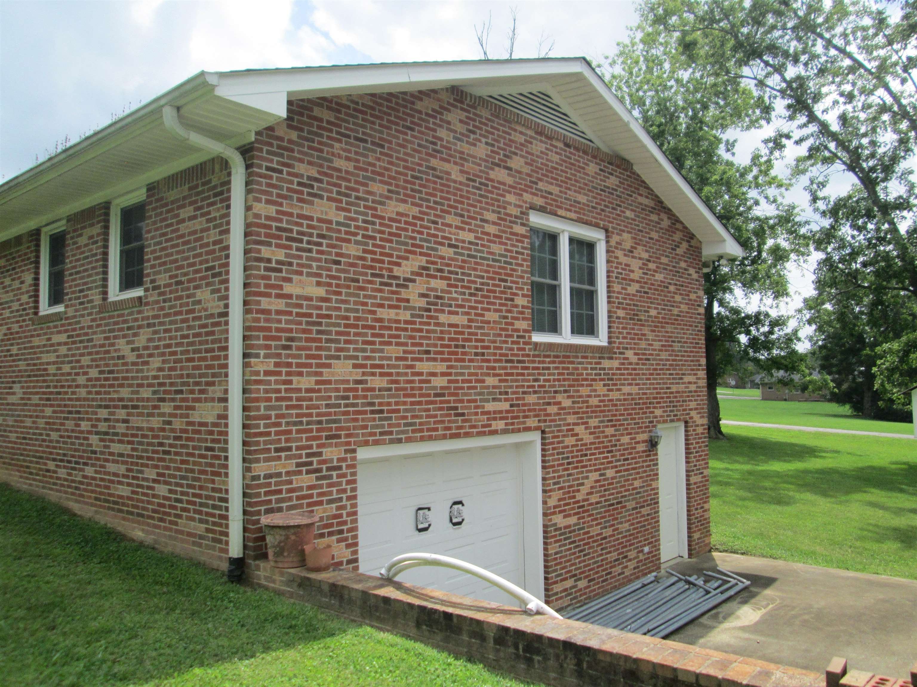 102 West Bridges Street Landrum, SC 29356 - Photo 3 of 38 Left Side View