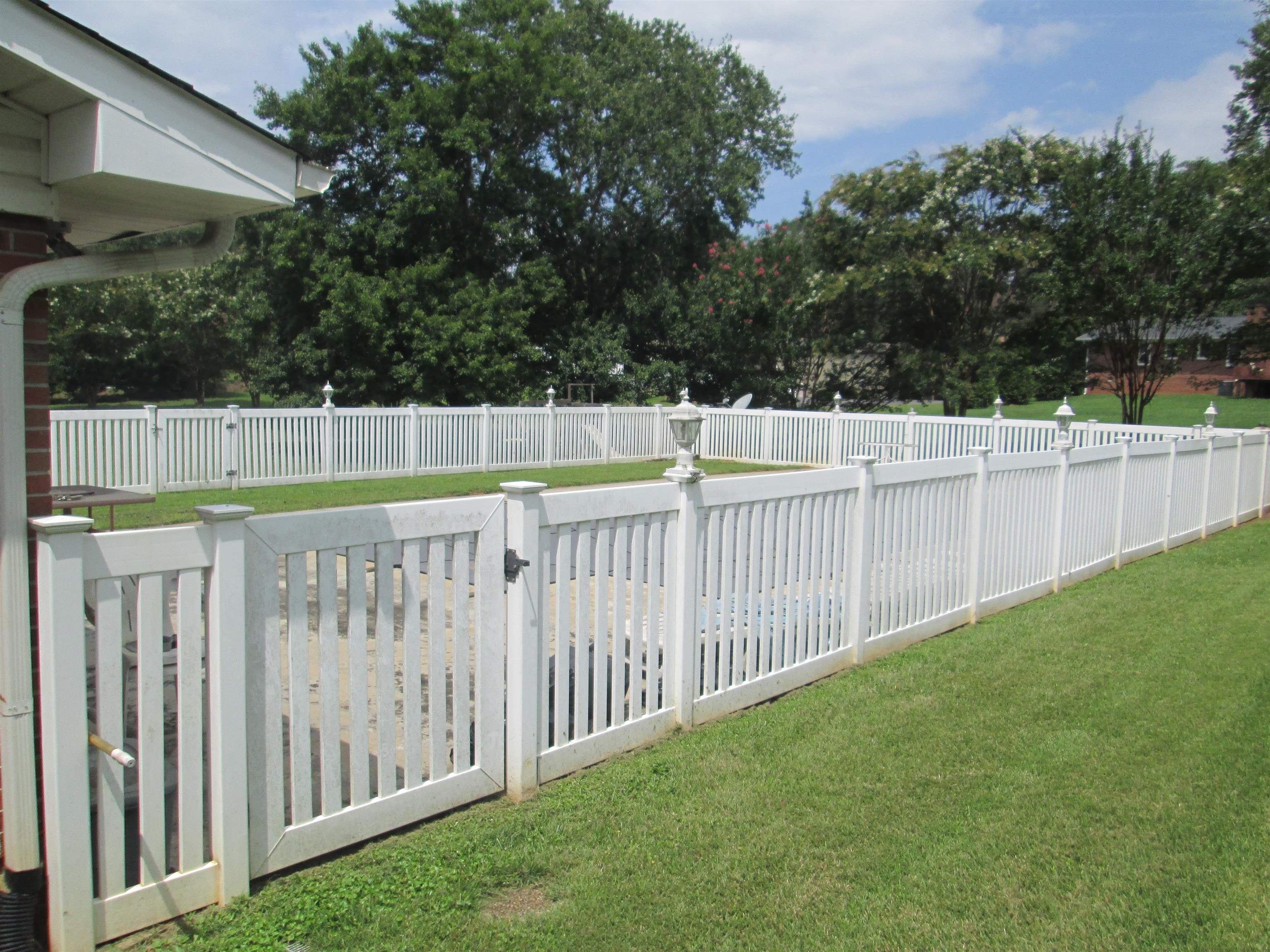 102 West Bridges Street Landrum, SC 29356 - Photo 6 of 38 Fence