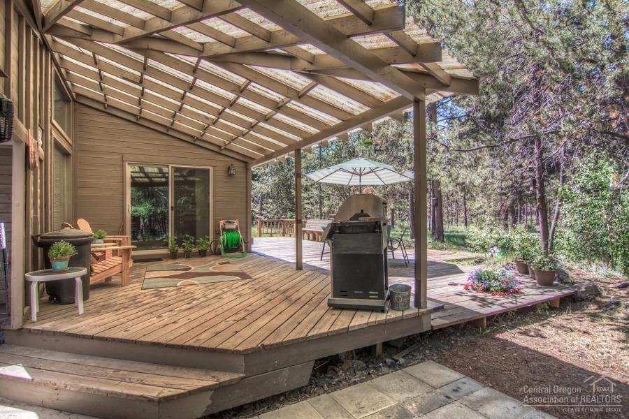 52485 Skidgel Road La Pine, OR 97739 - Photo 15 of 20 Covered patio area.