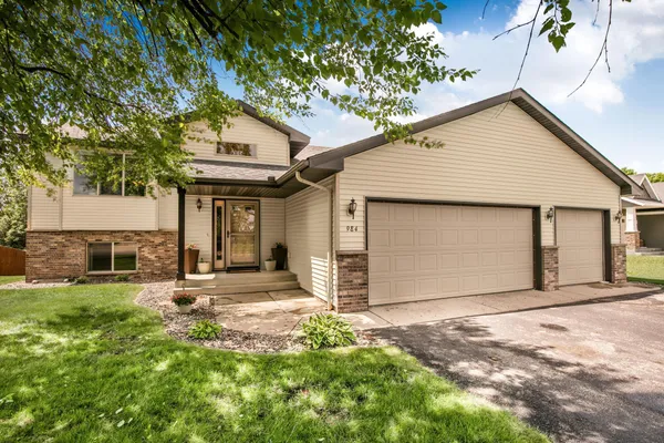 $349,900 | 984 Waters Edge Circle, Avon, MN 56310