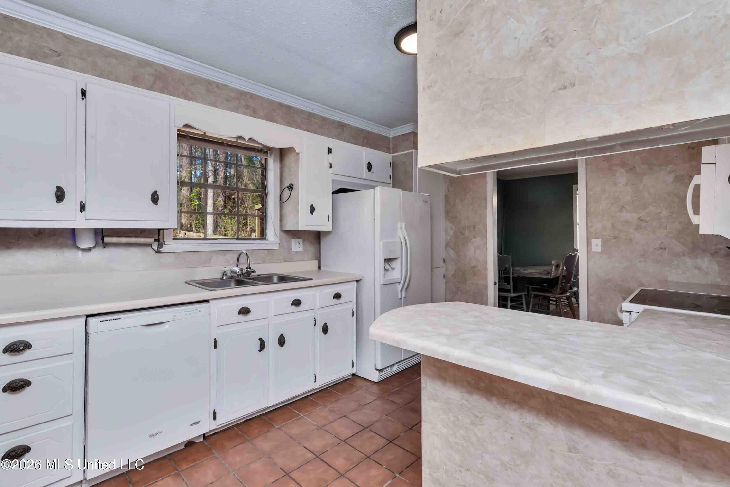 1297 Augusta Road Ellisville, MS 39437 - Photo 15 of 29 Kitchen