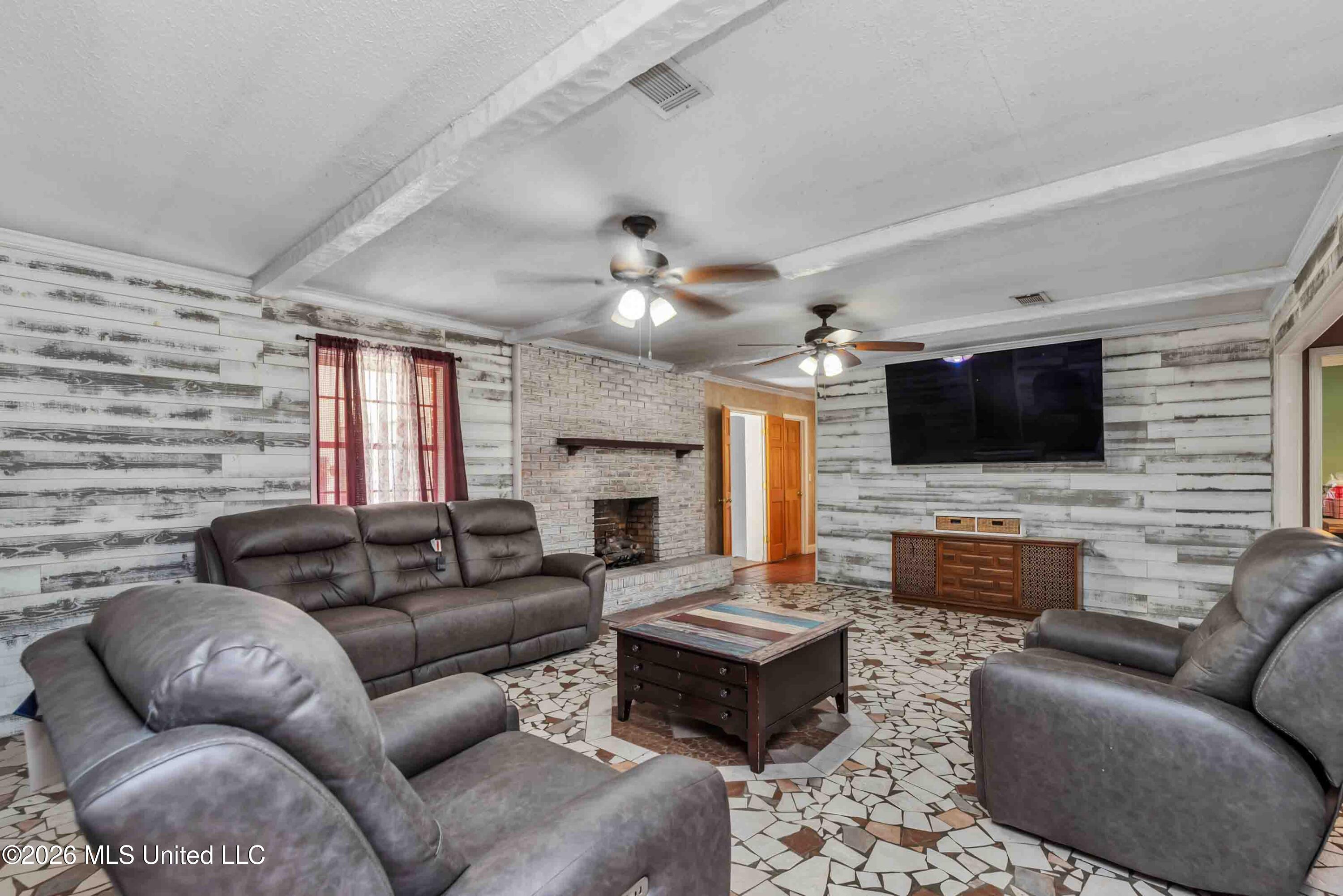 1297 Augusta Road Ellisville, MS 39437 - Photo 7 of 29 Living Room