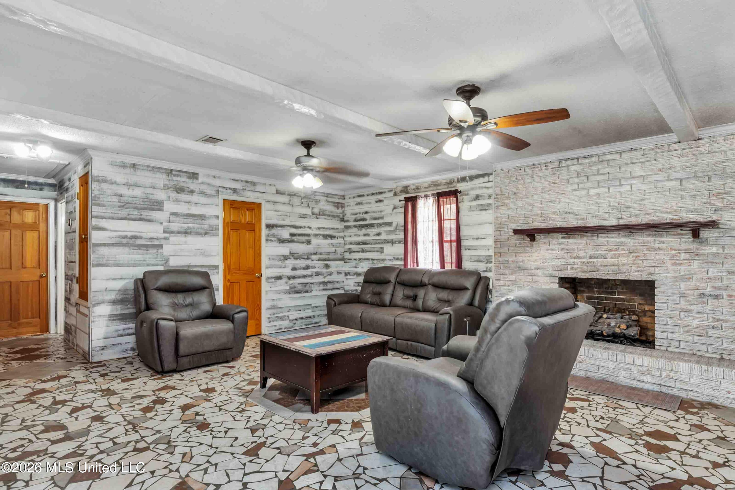 1297 Augusta Road Ellisville, MS 39437 - Photo 8 of 29 Living Room