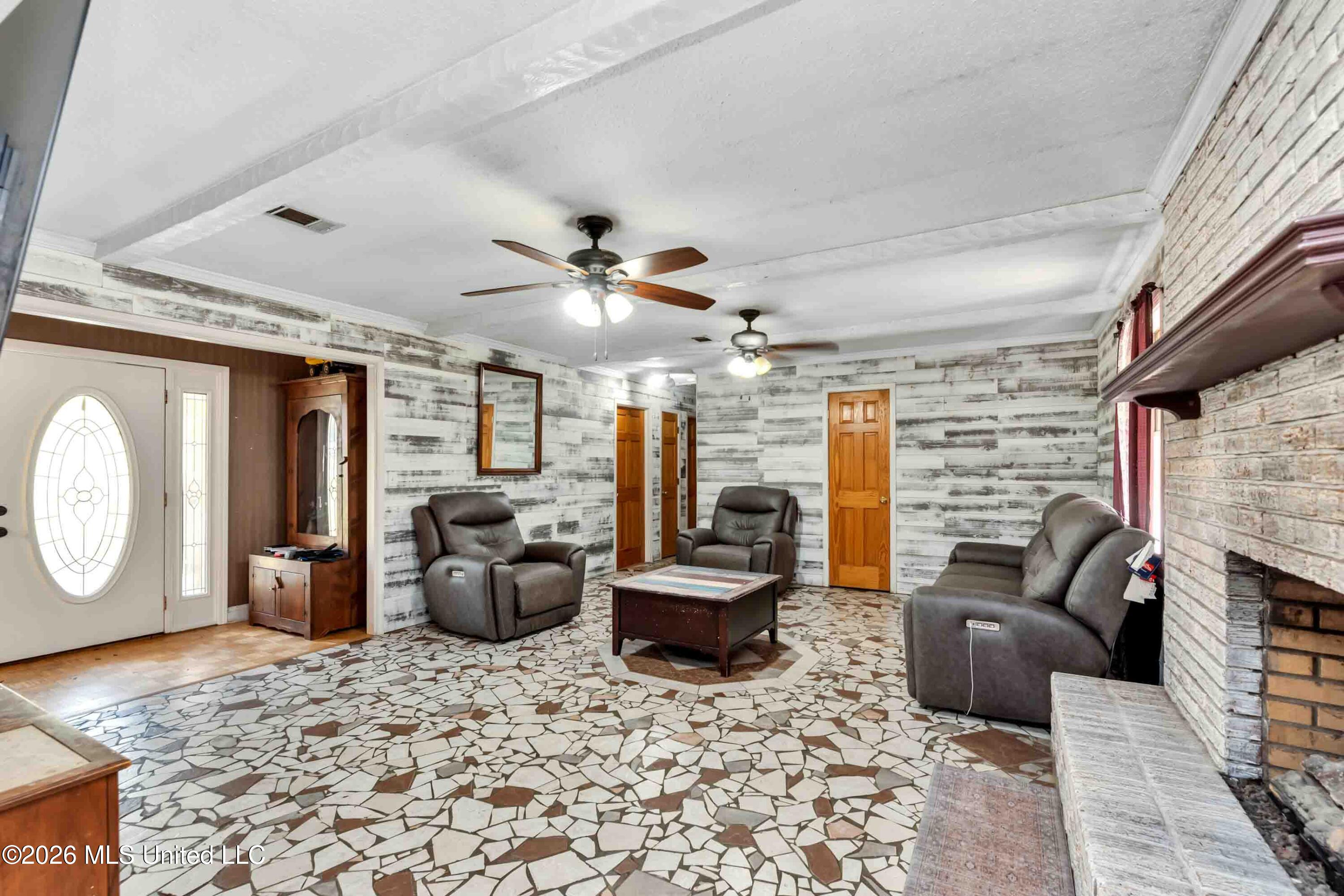 1297 Augusta Road Ellisville, MS 39437 - Photo 9 of 29 Living Room