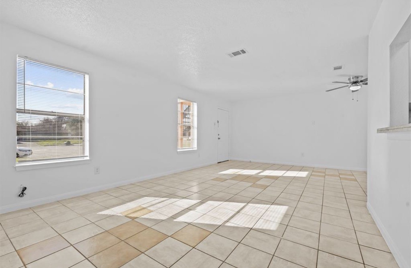 3428 Lantern Lane Baytown, TX 77521 - Photo 3 of 10 Open concept layout