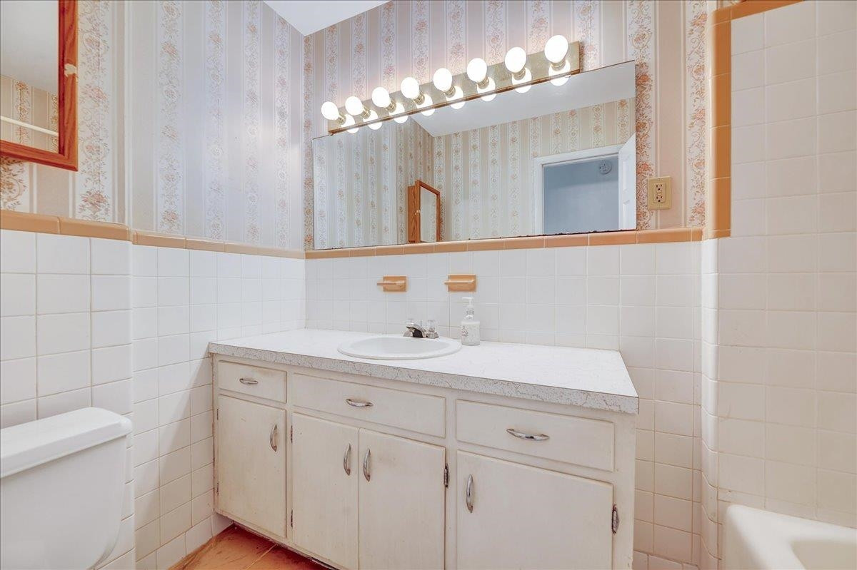6209 Arrington Road Raleigh, NC 27607 - Photo 19 of 34 Bath 2