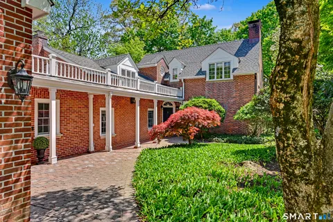 $2,099,000 | 5 Farnham Court, Westport, CT 06880