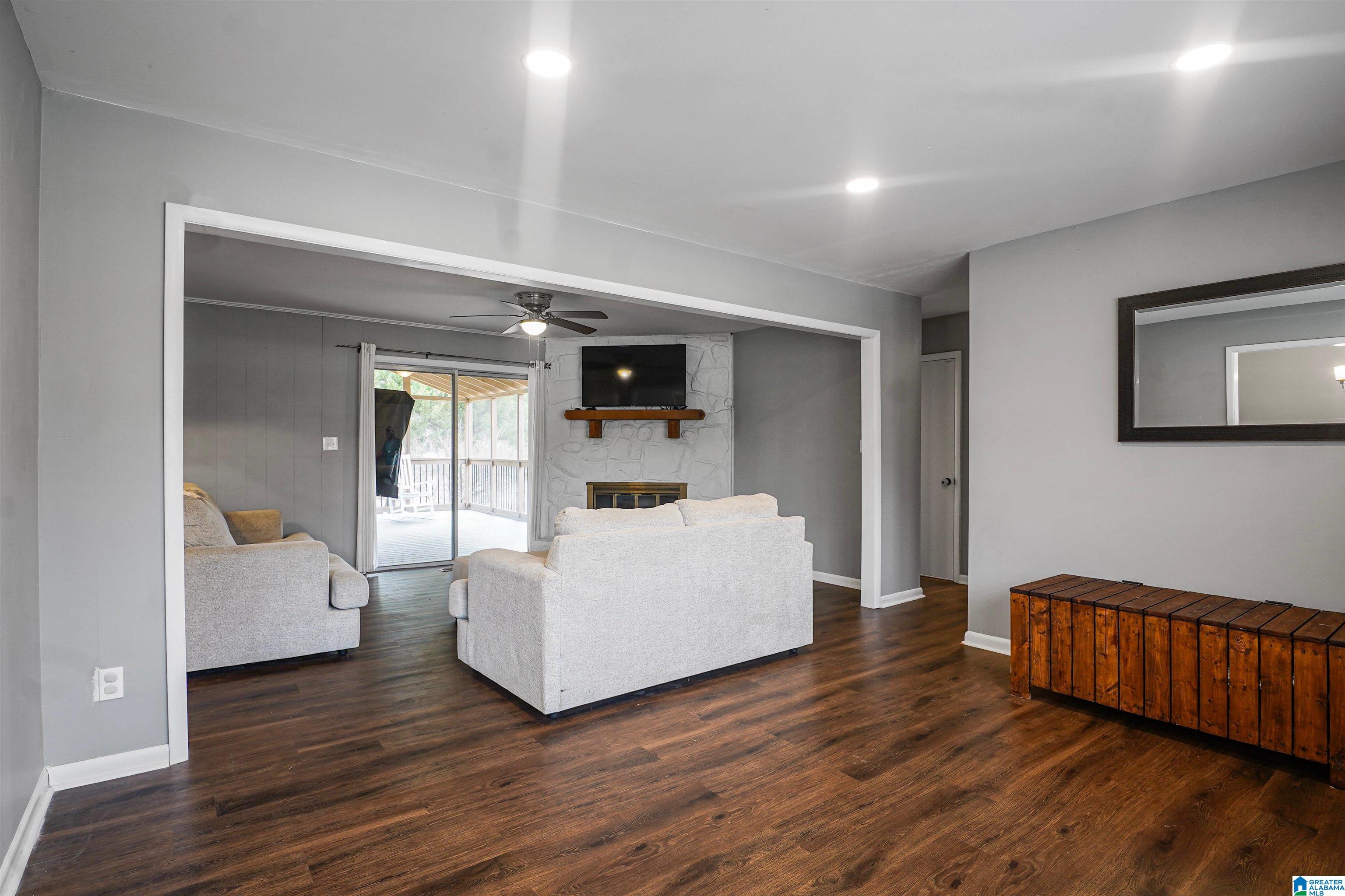 250 Pamela Drive Calera, AL 35040 - Photo 4 of 25