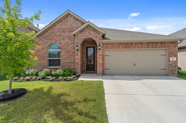 $399,999 | 1152 Canuela Way, Justin, TX 76247