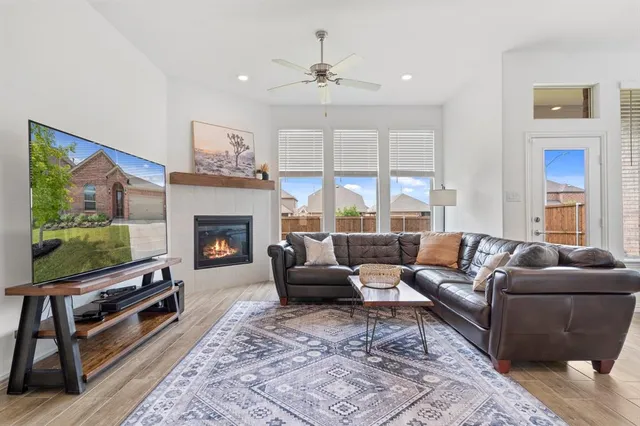 $399,999 | 1152 Canuela Way, Justin, TX 76247