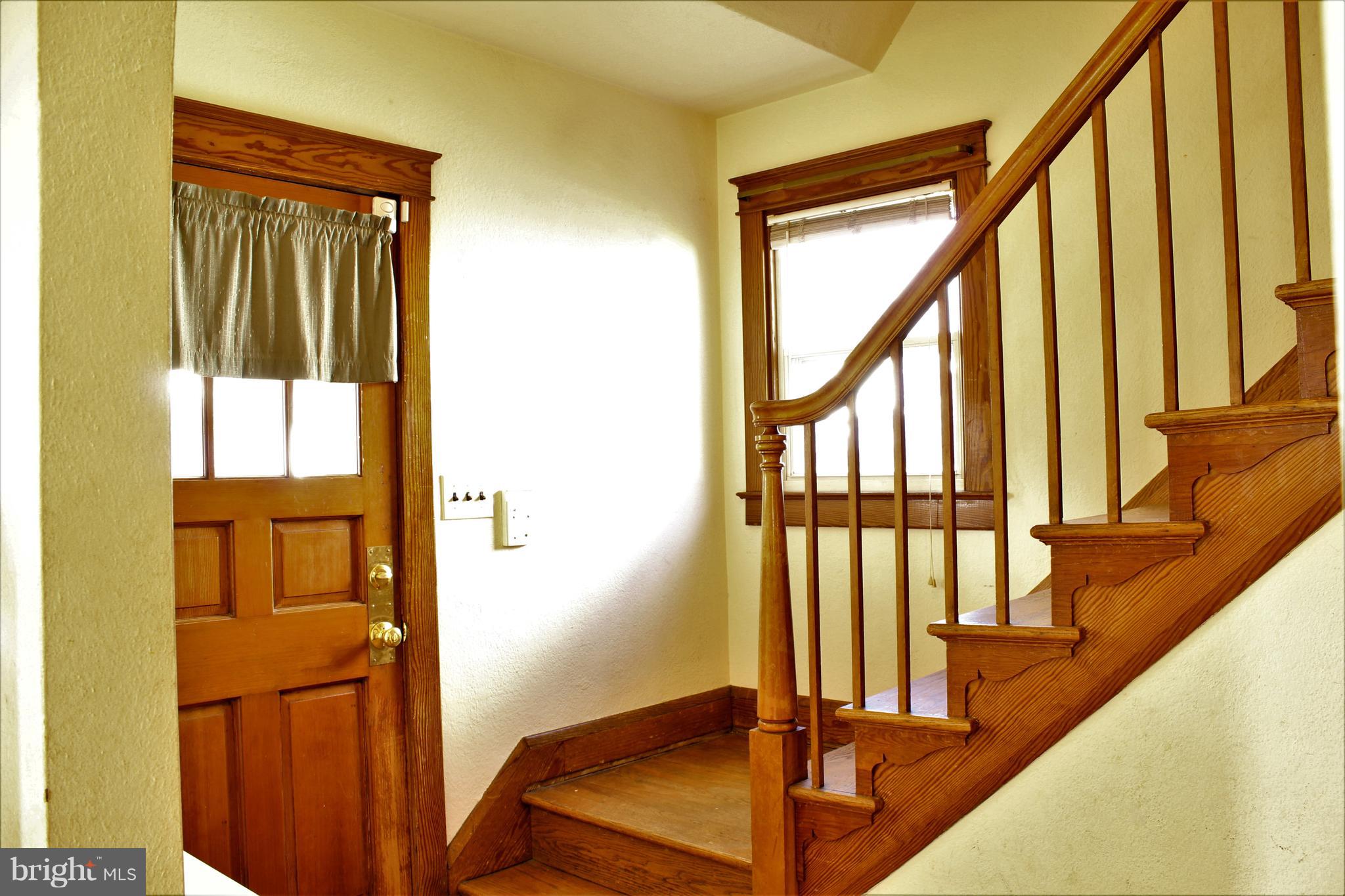 5555 Ashbourne Road Baltimore, MD 21227 - Photo 2 of 29 Foyer