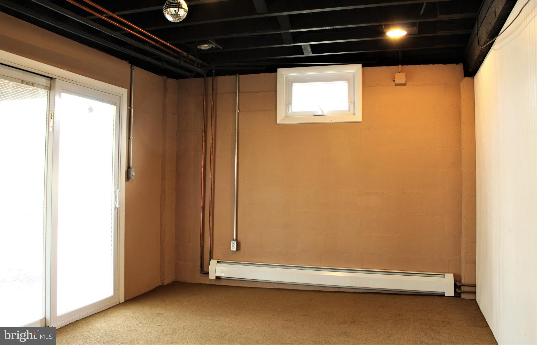 5555 Ashbourne Road Baltimore, MD 21227 - Photo 23 of 29 Family Room