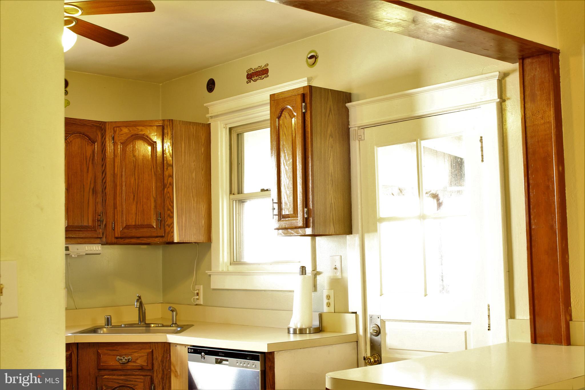 5555 Ashbourne Road Baltimore, MD 21227 - Photo 7 of 29 Kitchen