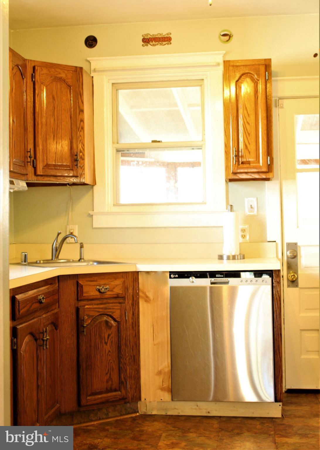 5555 Ashbourne Road Baltimore, MD 21227 - Photo 8 of 29 Kitchen