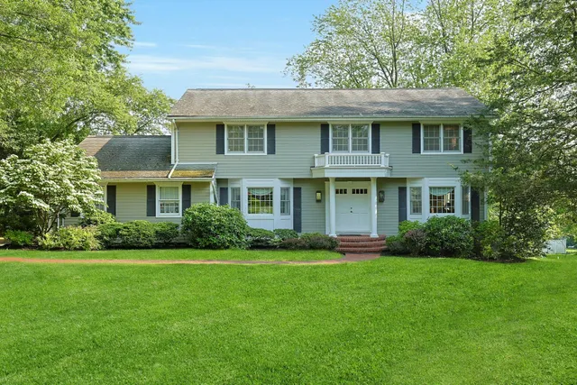 $1,306,000 | 3 Mellis Place, Valhalla, NY 10595