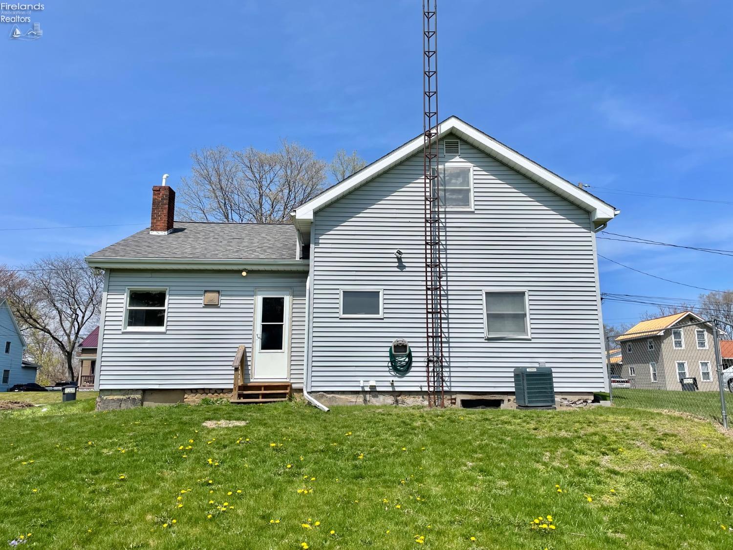 418 Spring Street Clyde, OH 43410 - Photo 6 of 40 Gallery Image 6