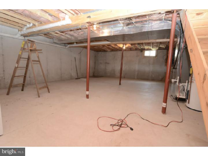 2804 Hampton Lane Reading, PA 19608 - Photo 16 of 19 Gallery Image 16