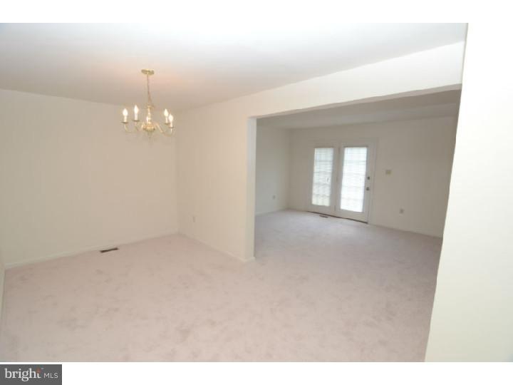 2804 Hampton Lane Reading, PA 19608 - Photo 4 of 19 Gallery Image 4
