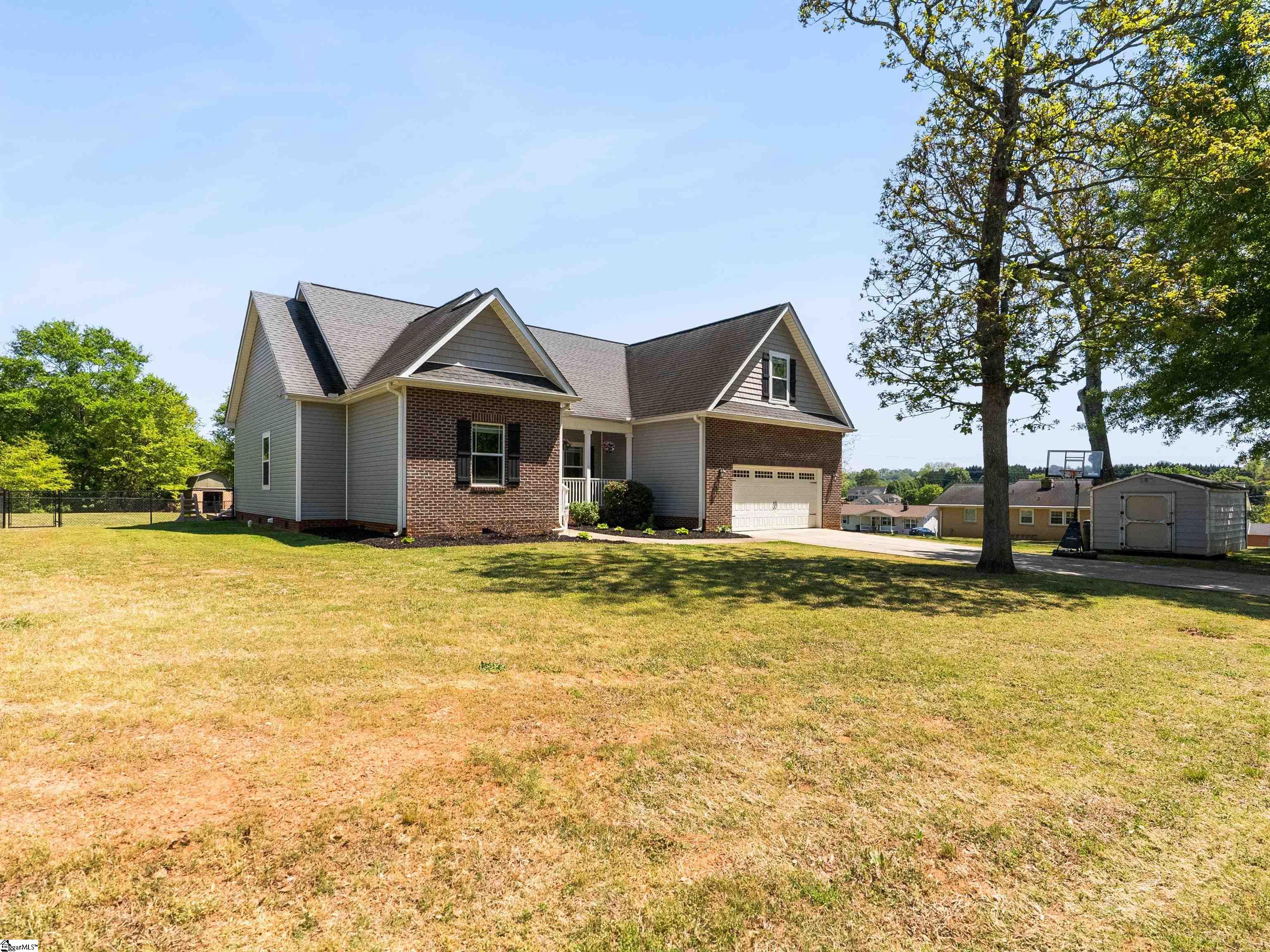 1008 Sylvia Street Greer, SC 29651 - Photo 3 of 34