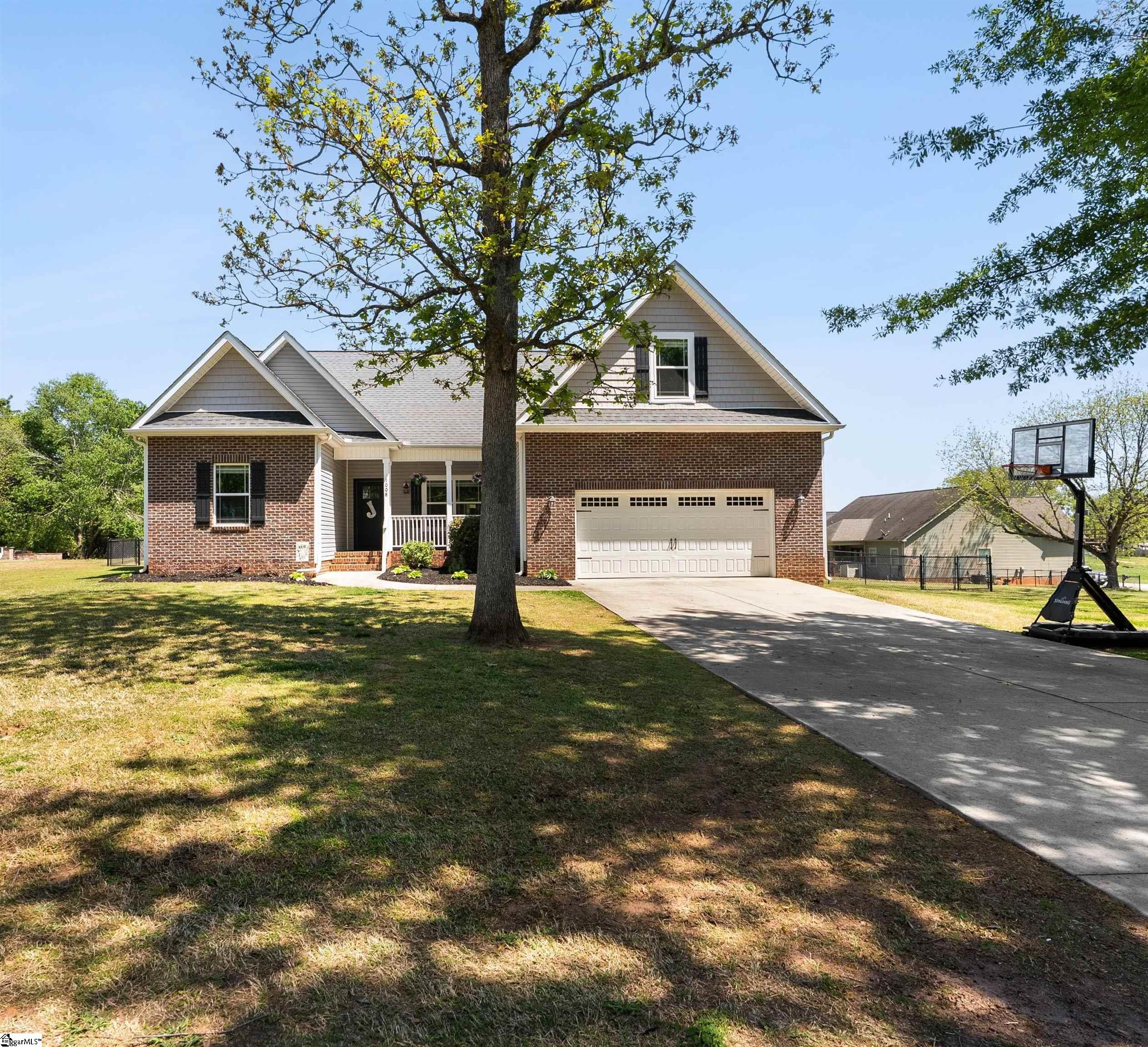 1008 Sylvia Street Greer, SC 29651 - Photo 4 of 34