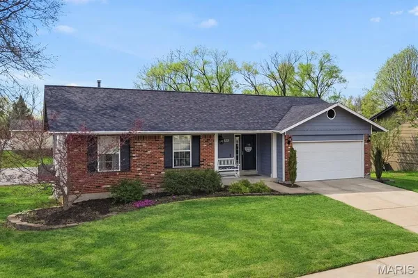 $325,000 | 514 Pioneer Drive, St. Peters, MO 63376