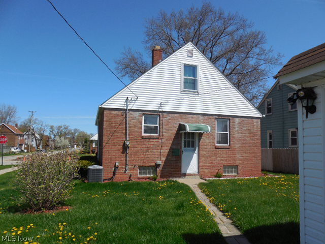 3121 Ralph Avenue Cleveland, OH 44109 - Photo 3 of 25 Gallery Image 3