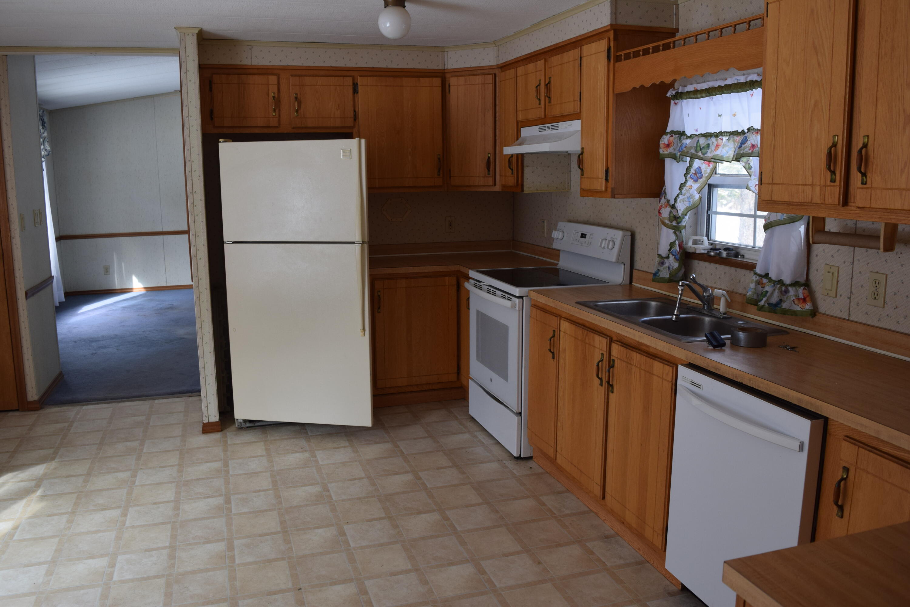 861 Waltham Road Ellsworth, ME 04605 - Photo 3 of 17 DSC_0369