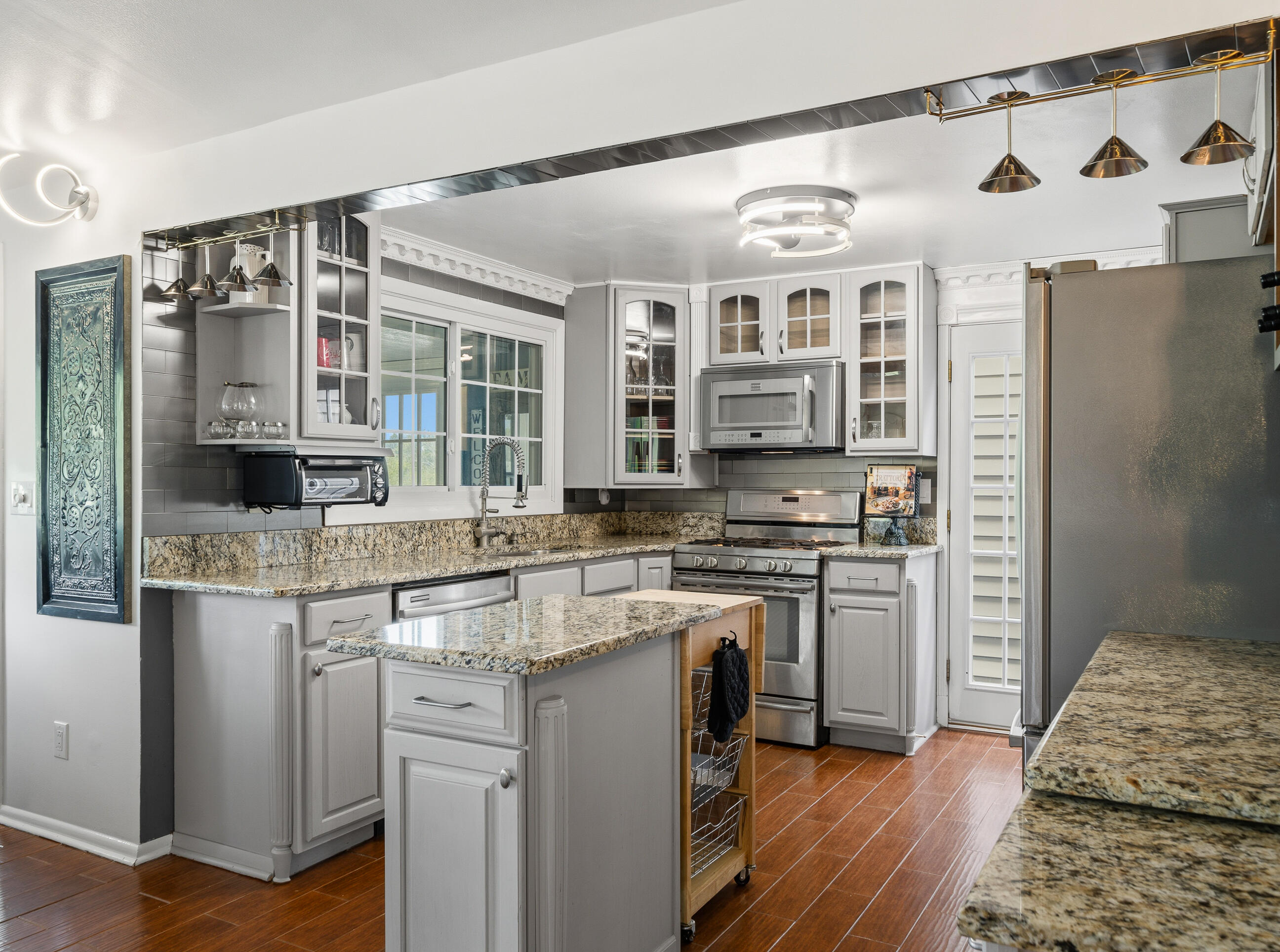 262 Castle Terrace Avenue Fontana, WI 53125 - Photo 15 of 38 Kitchen, Granite Tops, SS Appliances