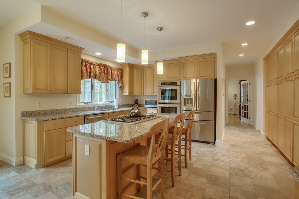 11 Crestview Road Bedford, MA 01730 - Photo 3 of 30 Gallery Image 3