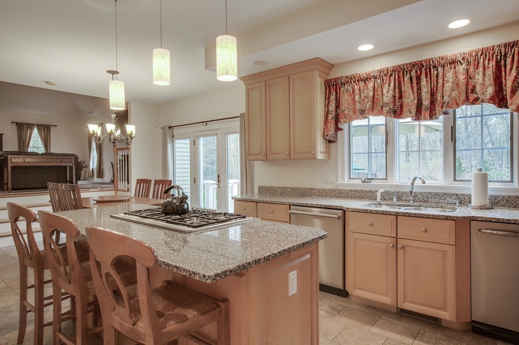 11 Crestview Road Bedford, MA 01730 - Photo 5 of 30 Gallery Image 5