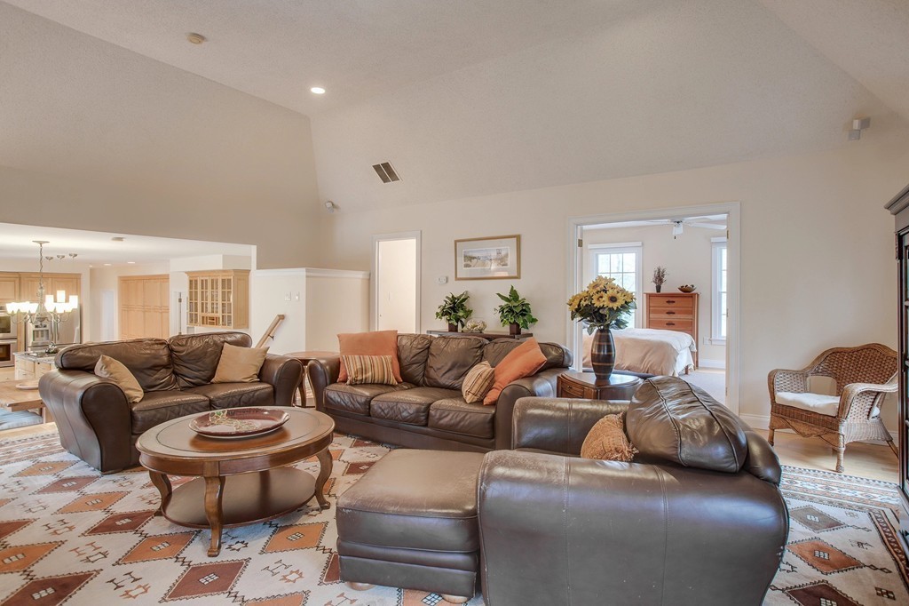 11 Crestview Road Bedford, MA 01730 - Photo 8 of 30 Gallery Image 8