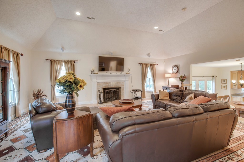 11 Crestview Road Bedford, MA 01730 - Photo 9 of 30 Gallery Image 9