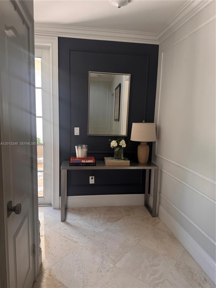 5000 Southwest 73rd Terrace Miami, FL 33143 - Photo 19 of 24 a room with furniture and a mirror