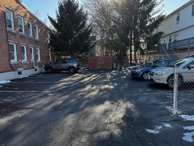 $1,600 | 151-153 Charles Street, Unit 1, Lowell, MA 01852