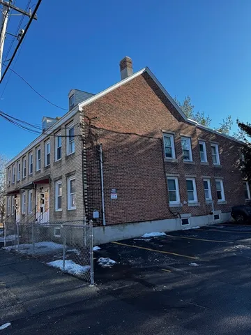 $1,600 | 151-153 Charles Street, Unit 1, Lowell, MA 01852