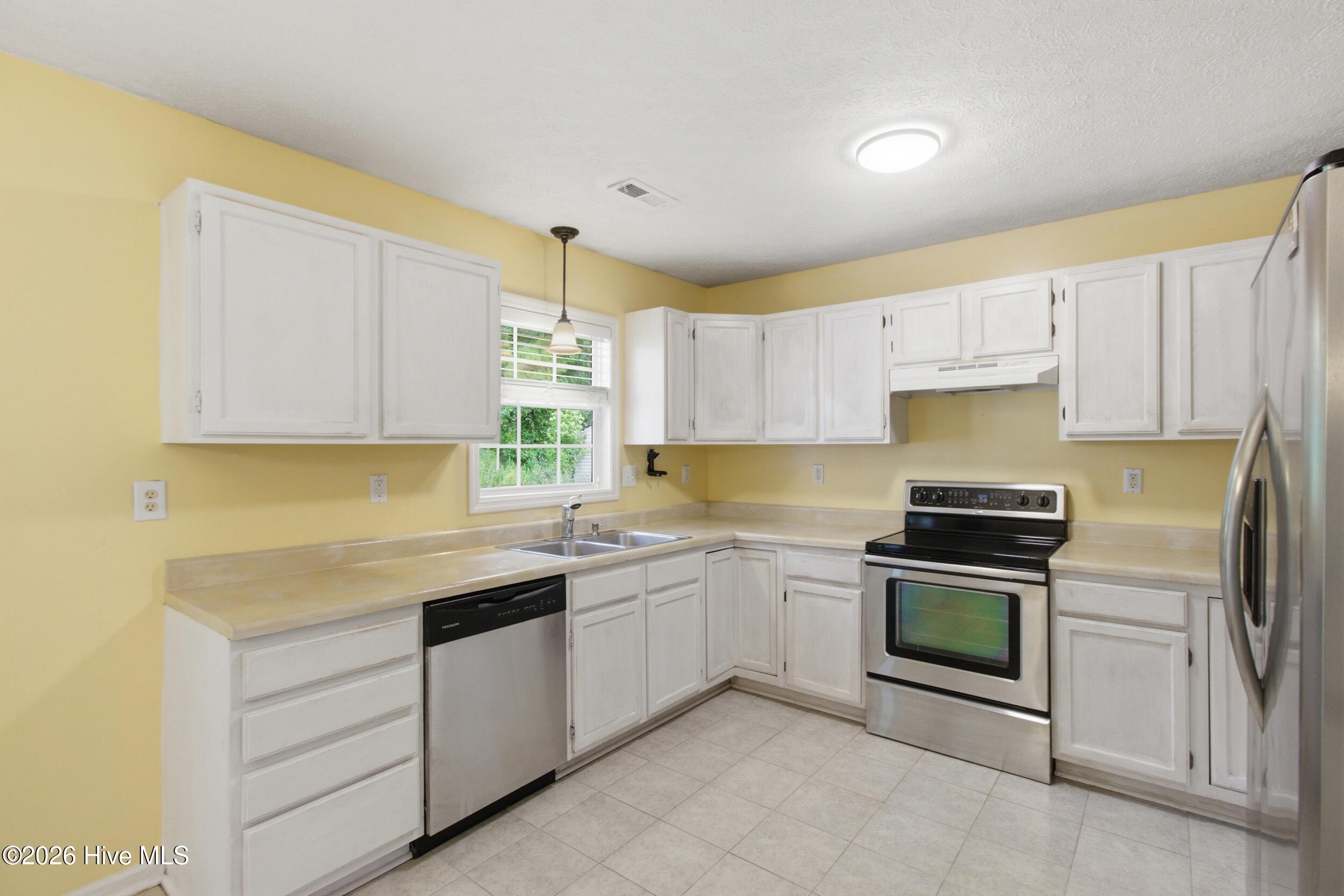 5709 County Line Road New Bern, NC 28562 - Photo 10 of 39 Kitchen