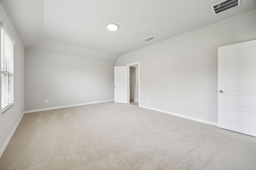 657 Poppy Lane Lavon, TX 75166 - Photo 17 of 28 an empty room with windows and closet