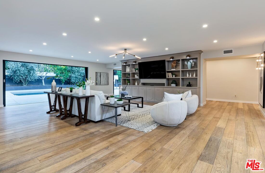 5401 Ostrom Avenue Encino, CA 91316 - Photo 4 of 73
