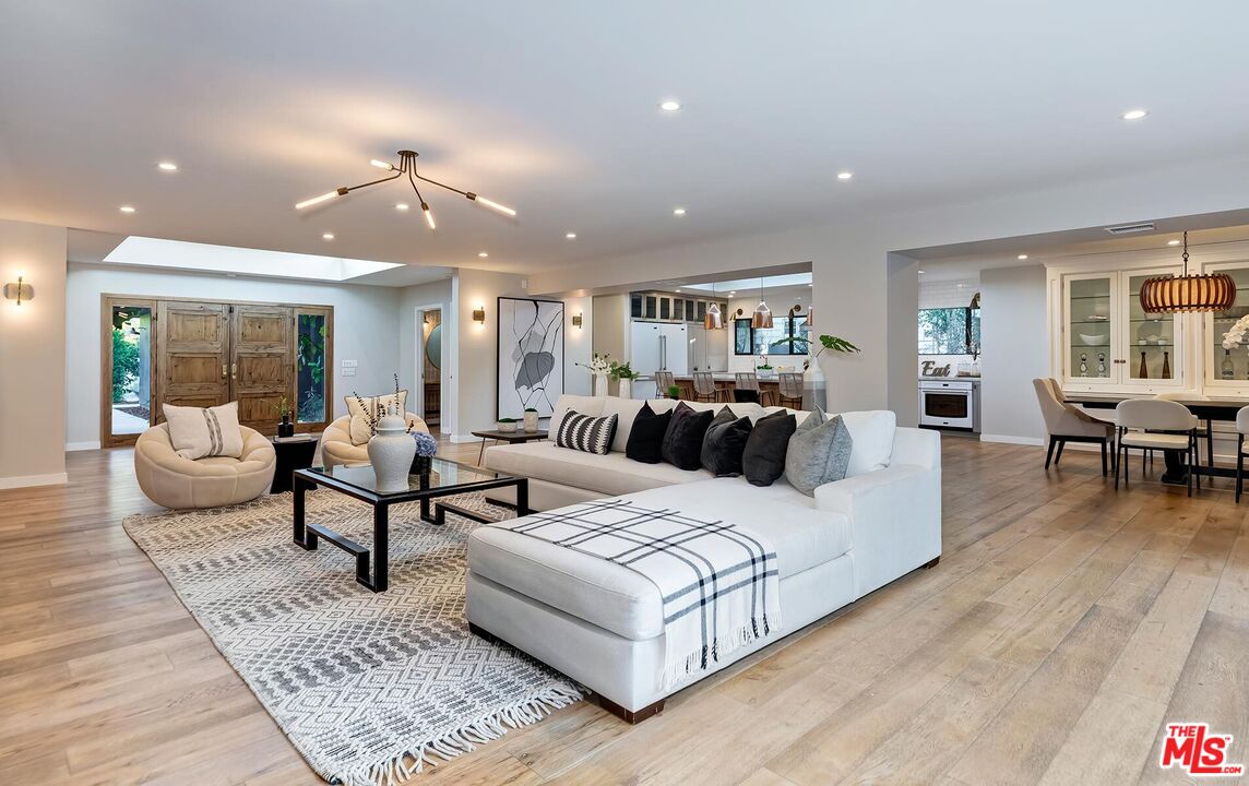5401 Ostrom Avenue Encino, CA 91316 - Photo 6 of 73