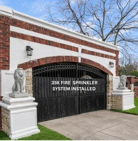 a view of entryway with a front door